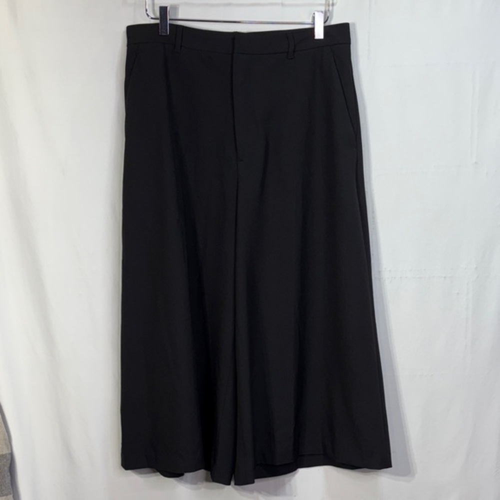 💆🏻♀️ Banana Republic Black gauchos culottes